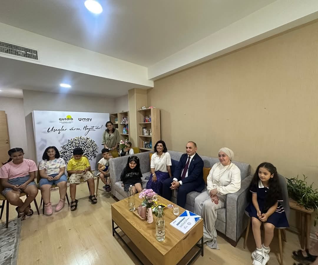 Balaca vətəndaşlarla böyük söhbət: Millət vəkili yay məktəbində (FOTO)